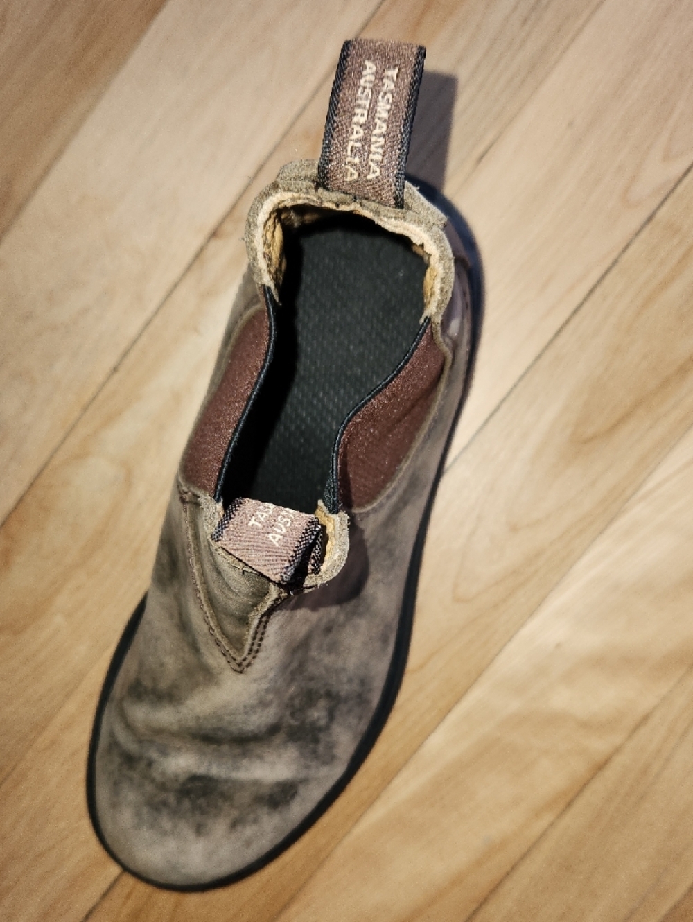Blundstone Brown Distressed Leather Chelsea Ankle Boots - Picture 10 of 15